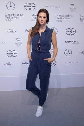 Katrin Wrobel - Ankunft zur Lena Hoschek Fashion-Show im Rahmen der Mercedes-Benz Fashion Week Berlin Spring Summer 2017 im Erika-Hess-Eisstadion in Berlin am 30.06.2016. Mercedes-Benz Fashion Week Berlin Spring Summer 2017
