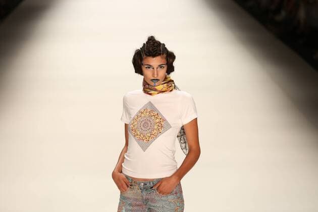 Germany: Jeans for Refugees by Johny Dar The Mercedes-Benz Fashion Week Berlin. Numerous labels are taking part in the German fashion week for the 2017 spring summer season. The photo shows Models with the collection of Jeans for Refugees by Dohny Dar on the catwalk in the Erika Hess Ice Stadium in Berlin-Weding. This year, the designer launched a global artistic collaboration called Jeans for Refugees , dedicated to the world s fugitives and involved over one hundred celebrities. The jeans-Unikate be exhibited in London in October 2016 the Saatchi Gallery and auctioned. The entire proceeds go to the International Rescue Committee, an organization that Escaped and war victims.  SimonexKuhlmey