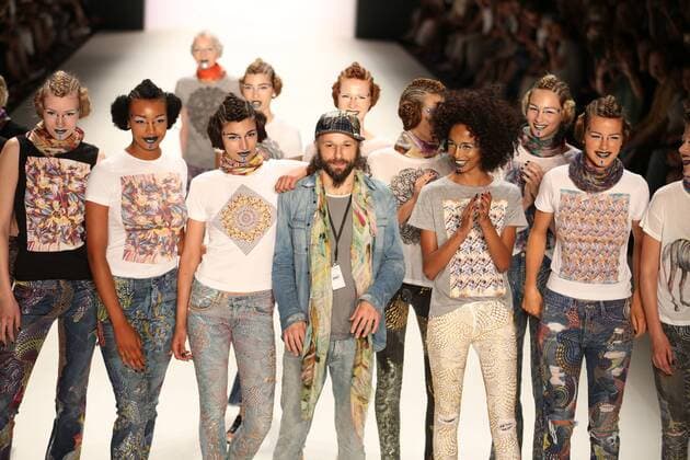 Germany: Jeans for Refugees by Johny Dar The Mercedes-Benz Fashion Week Berlin. Numerous labels are taking part in the German fashion week for the 2017 spring summer season. The photo shows Models with the collection of Jeans for Refugees by Dohny Dar on the catwalk in the Erika Hess Ice Stadium in Berlin-Weding. This year, the designer launched a global artistic collaboration called Jeans for Refugees , dedicated to the world s fugitives and involved over one hundred celebrities. The jeans-Unikate be exhibited in London in October 2016 the Saatchi Gallery and auctioned. The entire proceeds go to the International Rescue Committee, an organization that Escaped and war victims.  SimonexKuhlmey