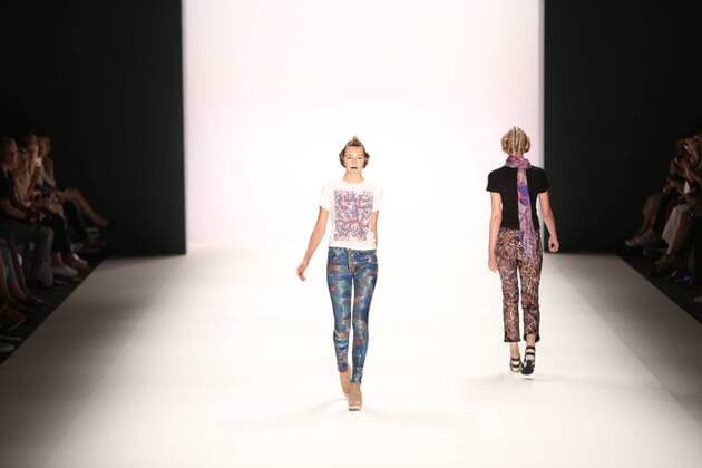Germany: Jeans for Refugees by Johny Dar The Mercedes-Benz Fashion Week Berlin. Numerous labels are taking part in the German fashion week for the 2017 spring summer season. The photo shows Models with the collection of Jeans for Refugees by Dohny Dar on the catwalk in the Erika Hess Ice Stadium in Berlin-Weding. This year, the designer launched a global artistic collaboration called Jeans for Refugees , dedicated to the world s fugitives and involved over one hundred celebrities. The jeans-Unikate be exhibited in London in October 2016 the Saatchi Gallery and auctioned. The entire proceeds go to the International Rescue Committee, an organization that Escaped and war victims.  SimonexKuhlmey