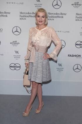 Kriemhild Siegel - Ankunft zur Irene Luft Fashion-Show im Rahmen der Mercedes-Benz Fashion Week Berlin Spring Summer 2017 im Erika-Hess-Eisstadion in Berlin am 01.07.2016. Mercedes-Benz Fashion Week Berlin Spring Summer 2017