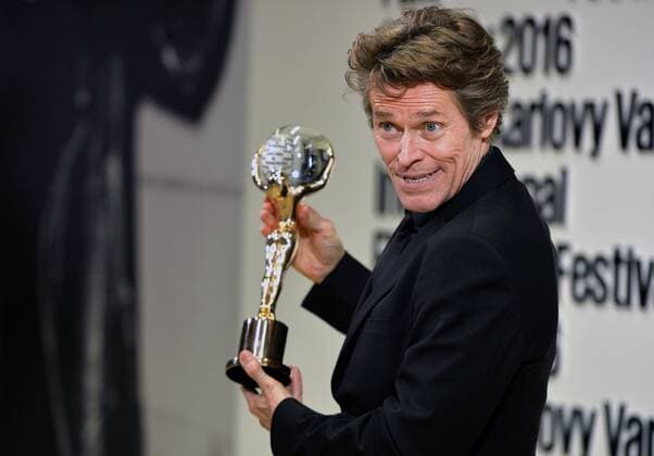 Bilder des Tages U.S. actor Willem Dafoe received Crystal Globe award for contribution to world cinema at the opening ceremony of the 51st Karlovy Vary International Film Festival in Karlovy Vary, Czech Republic, July 1, 2016. (CTKxPhoto KaterinaxSulova) CTKPhotoP201607010937201  suk2