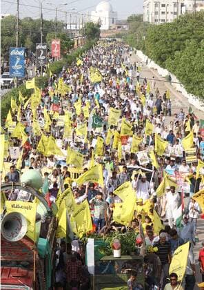 July 1, 2016 - Pakistan - KARACHI, PAKISTAN, JUL 01: Activists Imamia Students Organizations are marking Youm-.ul-Quds in support of Palestine as they are protesting against Israel and USA during rally, at M.A .Jinnah Road in Karachi on Friday, July 01, 2016. Pakistan  - ZUMAas3_