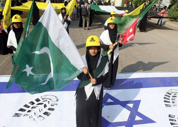 July 1, 2016 - Pakistan - KARACHI, PAKISTAN, JUL 01: Activists Imamia Students Organizations are marking Youm-.ul-Quds in support of Palestine as they are protesting against Israel and USA during rally, at M.A .Jinnah Road in Karachi on Friday, July 01, 2016. Pakistan  - ZUMAas3_
