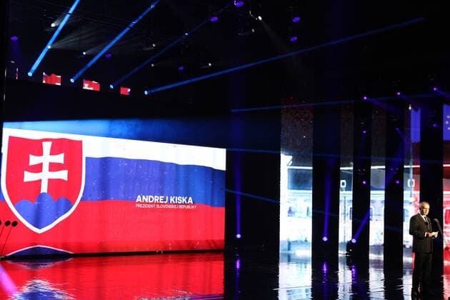 Bilder des Tages (160701) -- BRATISLAVA, July 1, 2016 -- Slovak President Andrej Kiska speaks during the opening concert marking the beginning of the Slovak Presidency in the European Union in Bratislava, capital of Slovakia, on July 1, 2016. Slovakia officially took over a six-month rotating Presidency of the Council of the European Union (EU) from the Netherlands on Friday. ) SLOVAKIA-BRATISLAVA-EU-ROTATING PRESIDENCY AndrejxKlizan 