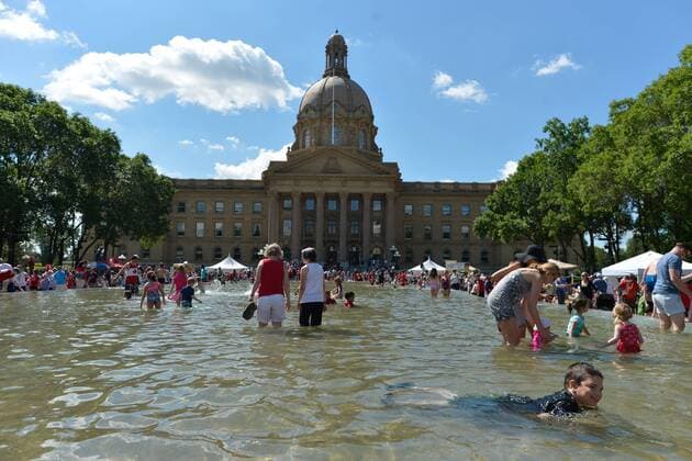 Nationalfeiertag in Kanada July 1, 2016 - Edmonton, Canada - A view of the Alberta Family Fun Zone on Canada Day at the Legislature, a celebration that honours Alberta s history and diversity through entertainment and activities for all ages..On Friday, 1 July 2016, in Edmonton, Alberta, Canada. Edmonton Canada  - ZUMAn230