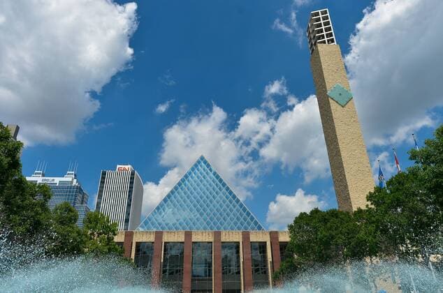 Nationalfeiertag in Kanada July 1, 2016 - Edmonton, Canada - A general view of Edmonton s City Hall, on Canada Day 2016..On Friday, 1 July 2016, in Edmonton, Alberta, Canada. Edmonton Canada  - ZUMAn230