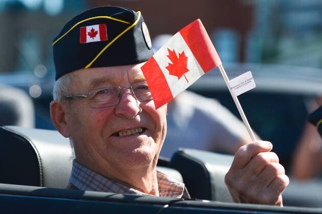Nationalfeiertag in Kanada July 1, 2016 - Edmonton, Canada - A member of the Canadian Army Veterans Association during the parade on Canada Day, in Sherwood Park..On Friday, 1 July 2016, in Edmonton, Alberta, Canada. Edmonton Canada  - ZUMAn230