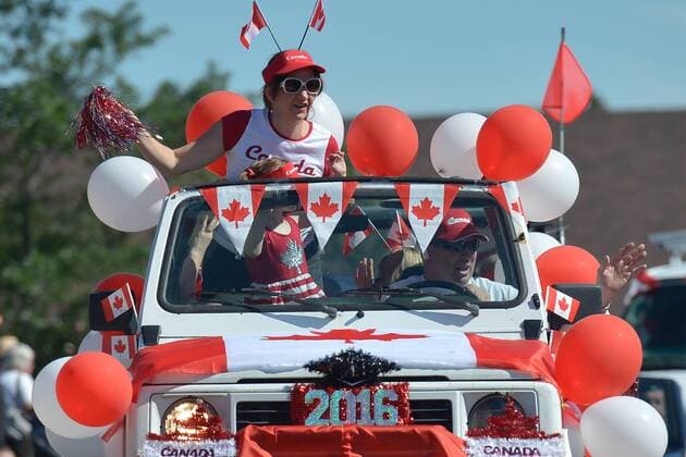Bilder des Tages Nationalfeiertag in Kanada July 1, 2016 - Edmonton, Canada - Canada Day parade in Sherwood Park..On Friday, 1 July 2016, in Edmonton, Alberta, Canada. Edmonton Canada  - ZUMAn230