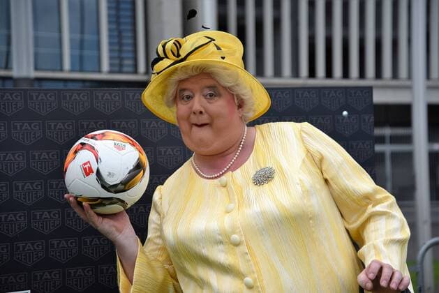 02.07.2016 Frankfurt am Main, Commerzbankarena Frankfurt Commerzbank Arena Tag des Fussballs Der „TAG Heuer Promi-Kick Travestiekünstler Thomas Bäppler-Wolf alias Bäppi La Belle alias Queen Lisbeth