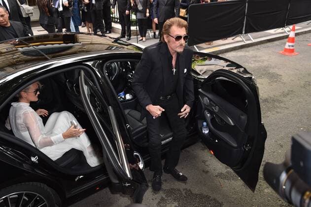 Singer Johnny Hallyday and his wife Laeticia attend the Christian Dior Haute Couture Fall Winter 2016-2017 show as part of Paris Fashion Week in Paris, France. PEOPLE: Fashion Week Modeschau Christian Dior - Fashion Week de Paris - 04 07 2016 LionelUrman 