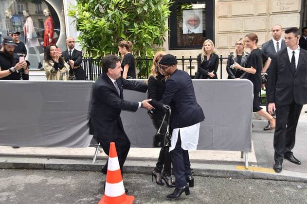 Celine Dion almost fall down when arrive at the Christian Dior Haute Couture Fall Winter 2016-2017 show as part of Paris Fashion Week in Paris, France. PEOPLE: Fashion Week Modeschau Christian Dior - Fashion Week de Paris - 04 07 2016 LionelUrman 