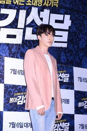Seung-ho Yu,Jae-hyeon Jo,Jae-hyeon Jo,Mi-ran Ra and EXO member XIUMIN attend the vip premiere of Seondal: The Man who Sells the River in Seoul, Korea on 04th July, 2016.(China and Korea Rights Out)  2016070501609