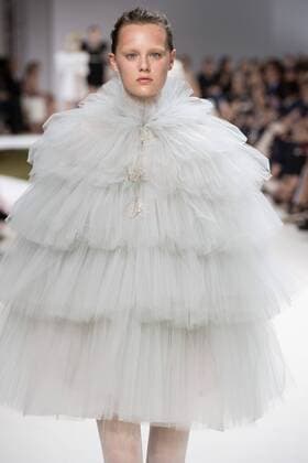 209240 Marineau Starface 2016-07-04 Paris France Paris Fashion week. Defilé Haute Couture Automne Hiver 2016 Giambattista Valli. Giambattista Valli , Couture autumn-winter 2016 Paris, France Paris Fashion week . Defilé Haute Couture Fall Winter 2016 Giambattista Valli . Giambattista Valli _sans_perso  Copyright: xMarineaux STAR_209240_026