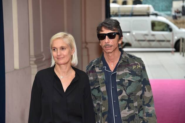Paris Fashion Week - Prominente Gäste der Schiaparelli Show - Maria Grazia Chiuri and Pierpaolo Piccioli at the Schiaparelli show in Place Vendome during Paris Fashion Week Haute Couture FW 16 17 on July 4, 2016 in Paris, France. - 04 07 2016 LionelUrman Panoramic 
