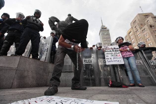 Teachers members of the National Coordinator of Workers of Education of Mexico (CNTE) march to protest against the education reform in the country, in Mexico City, Mexico, 05 July 2016. Protest against the education reform in Mexico !ACHTUNG: NUR REDAKTIONELLE NUTZUNG!  MEX001 20160706-636033745266754911