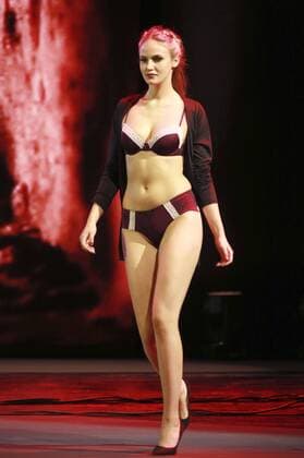 Elena Carriere bei der Ernstings Family Fashion Show 2016 im Theater an der Elbe. Hamburg, 05.07.2016 Foto:xgbrcix xFuturexImage