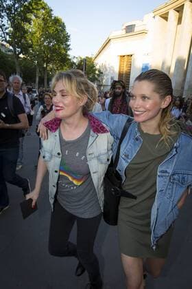Emmanuelle Seigner et Hana Jirickova PEOPLE: Modenschau Alexandre Vauthier - Fashion week - Paris - 05 07 2016 StephenCailletx 