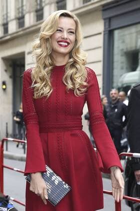 Paris Haute Couture Week - Promis vor Elie Saab Modenschau Petra Nemcova PEOPLE : Modenschau Elie Saab - Haute Couture Herbst Winter - 06 07 2016 GwendolineLeGoffx 