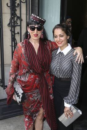 Paris Haute Couture Week - Promis vor Jean Paul Gaultier Modenschau Rossy de Palma et Hiba PEOPLE : Modenschau Jean Paul Gaultier - Haute Couture Herbst Winter - 06 07 2016 GwendolineLeGoffx 