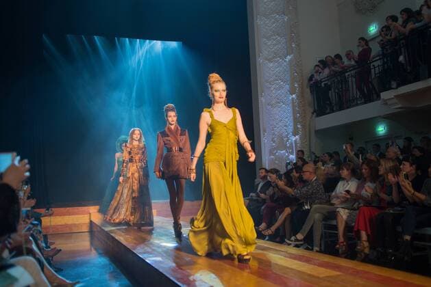 Paris Haute Couture Week - Jean Paul Gaultier Modenschau 209290 Serge Arnal Starface 0000-00-00 Paris France Paris Fashion week. Defilé Haute Couture Automne Hiver 2016. Jean Paul Gaultier. People. _sans_perso  Copyright: xSergexArnalx xStarfacex STAR_209290_047
