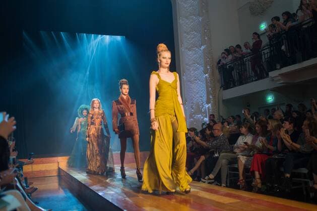 Paris Haute Couture Week - Jean Paul Gaultier Modenschau 209290 Serge Arnal Starface 0000-00-00 Paris France Paris Fashion week. Defilé Haute Couture Automne Hiver 2016. Jean Paul Gaultier. People. _sans_perso  Copyright: xSergexArnalx xStarfacex STAR_209290_048