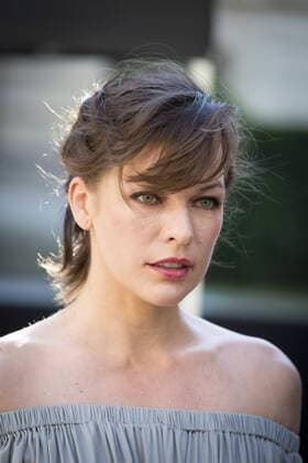 Paris Haute Couture Week - Promis vor Valentino Modenschau Milla Jovovich PEOPLE : Modenschau Valentino - Fashion week - Paris - 06 07 2016 StephenCailletx 