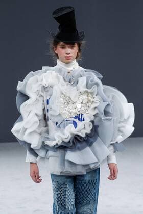Paris Haute Couture Week - Viktor and Rolf Modenschau 209307 Marineau Starface 2016-07-06 Paris France Paris Fashion week. Defilé Haute Couture Automne Hiver 2016 Viktor & Rolf. Viktor & Rolf, Couture autumn-winter 2016 Paris, France Editorial Use Only  Copyright: xMarineaux STAR_209307_030