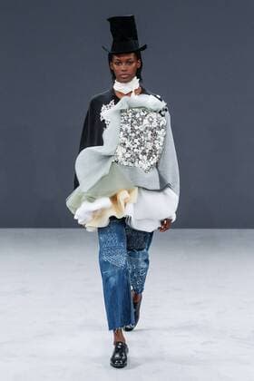 Paris Haute Couture Week - Viktor and Rolf Modenschau 209307 Marineau Starface 2016-07-06 Paris France Paris Fashion week. Defilé Haute Couture Automne Hiver 2016 Viktor & Rolf. Viktor & Rolf, Couture autumn-winter 2016 Paris, France Editorial Use Only  Copyright: xMarineaux STAR_209307_038