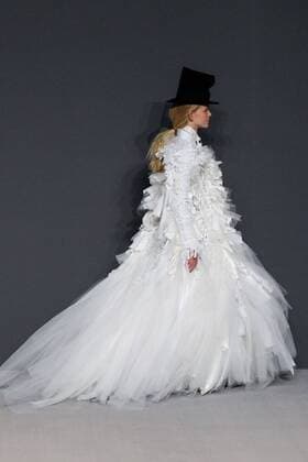 Paris Haute Couture Week - Viktor and Rolf Modenschau 209307 Marineau Starface 2016-07-06 Paris France Paris Fashion week. Defilé Haute Couture Automne Hiver 2016 Viktor & Rolf. Viktor & Rolf, Couture autumn-winter 2016 Paris, France Editorial Use Only  Copyright: xMarineaux STAR_209307_070