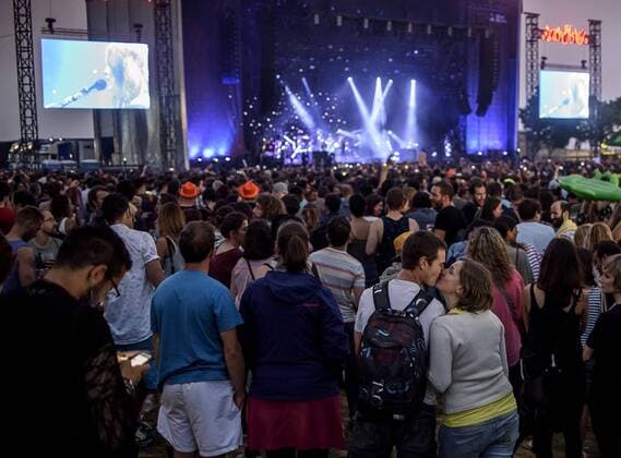 Attendes enjoy the concert of M83 during the first day of the International Music Festival Bilbao BBK Live held in Bilbao, Spain, on 7 July 2016. International Music Festival Bilbao BBK Live !ACHTUNG: NUR REDAKTIONELLE NUTZUNG!  GRA443 20160708-636035370070561979