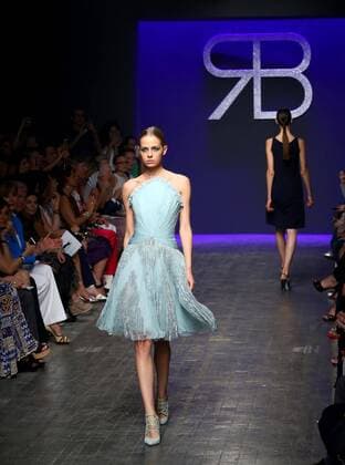 Rome Fashion Week - Renato Balestra Modenschau epa05416117 Models present creations from the autumn winter collection 2016 2017 by Italian designer Renato Balestra (R) during the AltaRomaAltaModa fashion week in Rome, 08 July 2016. Renato Balestra - Runway - AltaRomaAltaModa Fashion Week !ACHTUNG: NUR REDAKTIONELLE NUTZUNG!  ROM127 20160708-636036189973128321