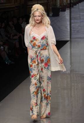 Oct. 21, 2010 - Tokyo, Japan - Japanese model AI TOMINAGA showcases YUKI TORII INTERNATIONAL 2011 S S at Tokyo Midtown during the Japan Fashion Week in Tokyo, Japan. - ZUMAjn1_