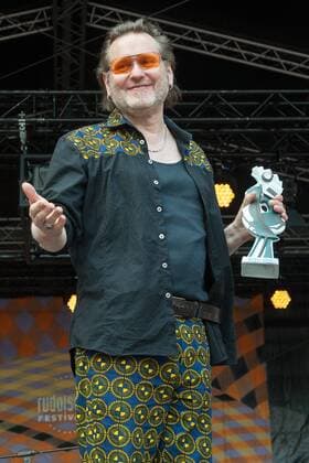 RUTH Preisverleihung auf Heidecksburg Die RUTH-Preisträger 2016 Royal Street Orchestra mit der Förder-RUTH 2016 Matthias Schriefl mit der Festival-RUTH 2016 Andrea Hotzko mit der Ehren-RUTH 2016 Stoppok - Hauptpreis zur RUTH 2016 im Bild: Stoppok 26. Rudolstadt Festival - Roots Folk Weltmusik