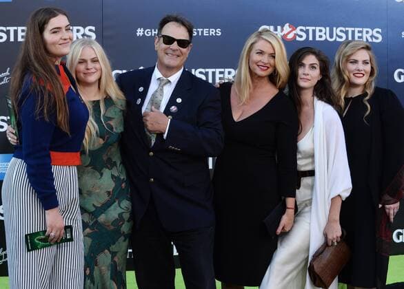 Themen der Woche Bilder des Tages Cast member Dan Ackroyd and his wife Donna Dixon and family attend the premiere of the motion picture comedy Ghostbusters at TCL Chinese Theatre in the Hollywood section of Los Angeles on July 9, 2016. Storyline: 30 years after Ghostbusters took the world by storm, the beloved franchise makes its long-awaited return. Director Paul Feig brings his fresh take to the supernatural comedy, joined by some of the funniest actors working today.  LAP2016070941 JIMxRUYMEN