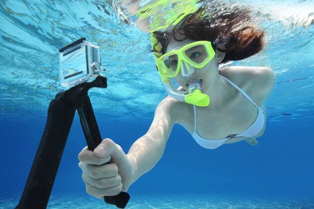 Young women underwater movement  cpmh-101613f10z