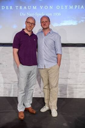 Koeln Hauptdarsteller Simon Schwarz und Christian Hockenbrink (rechts) bei der Erstauffuehrung von Der Traum von Olympia ? Die Nazi-Spiele von 1936 am 12.07.2016, Copyright: Schueler Eibner-Pressefoto EP_JSE