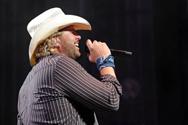 Aug 27, 2010 - Cincinnati, Ohio, U.S. - TOBY KEITH Live in Cincinnati, Ohio. - ZUMAhr3_