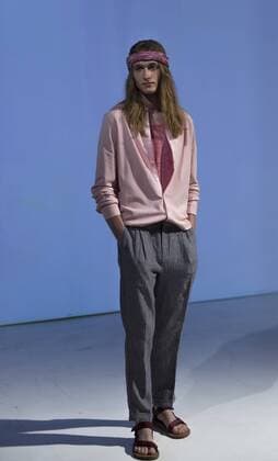New York Fashion Week - Zachary Prell Modenschau New York Fashion week mens Spring Summer 2017 Model shows off dress by Zachary Prell during New York Fashion week mens Spring Summer 2017 at Skylight Clarkson  LevxRadin