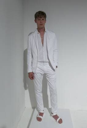 New York Fashion Week - Zachary Prell Modenschau New York Fashion week mens Spring Summer 2017 Model shows off dress by Zachary Prell during New York Fashion week mens Spring Summer 2017 at Skylight Clarkson  LevxRadin