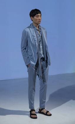 New York Fashion Week - Zachary Prell Modenschau New York Fashion week mens Spring Summer 2017 Model shows off dress by Zachary Prell during New York Fashion week mens Spring Summer 2017 at Skylight Clarkson  LevxRadin