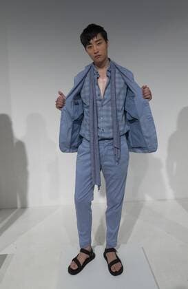 New York Fashion Week - Zachary Prell Modenschau New York Fashion week mens Spring Summer 2017 Model shows off dress by Zachary Prell during New York Fashion week mens Spring Summer 2017 at Skylight Clarkson  LevxRadin