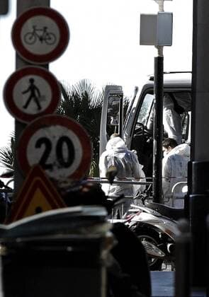 Anschlag in Nizza - Spurensicherung am Lkw Police researchers inspect the cockpit of the truck that crashed the previous night into the crowd during the Bastille Day celebrations in Nice, France, 15 July 2016. According to reports, at least 84 people died and many were wounded after a truck drove into the crowd on the famous Promenade des Anglais during celebrations of Bastille Day. The attacker, a 31-year old French-Tuninsian man, was shot to dead by the French police. Anti-terrorism police took over the investigation in the incident, media added. At least 84 people die in a truck attack in Nice !ACHTUNG: NUR REDAKTIONELLE NUTZUNG!  gra010 20160715-636041760047558319