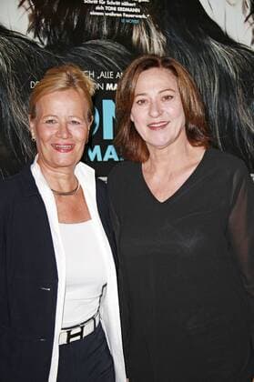 Claudia Rieschel und Charlotte Schwab bei der Hamburg Premiere des Kinofilms Toni Erdmann im Passage Kino. Hamburg, 14.07.2016 Foto:xgbrcix xFuturexImage