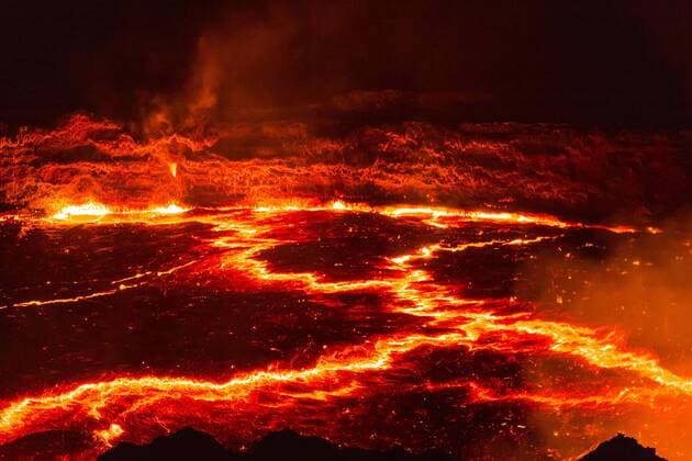  Erta Ale, glühender Lavasee, Eruptionen bei Nacht, Krater, aktiver Vulkan, Danakil-Depression, Afar-Dreieck, Äthiopien, Afrika Copyright: imageBROKER/GillesxBarbier ibxoyo04366364.jpg
