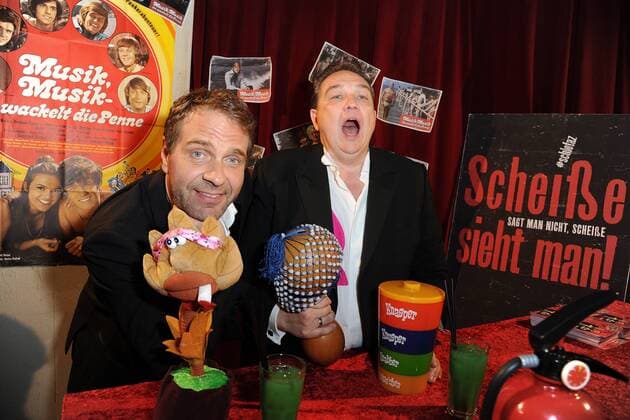 Premiere Schlefaz, die Schlechtesten Filme aller Zeiten Premiere Schlefaz, die Schlechtesten Filme aller Zeiten Peter Ruetter, Oliver Kalkofe Premiere Schlefaz, die Schlechtesten Filme aller Zeiten im Kino International in Berlin am 15.07.20165