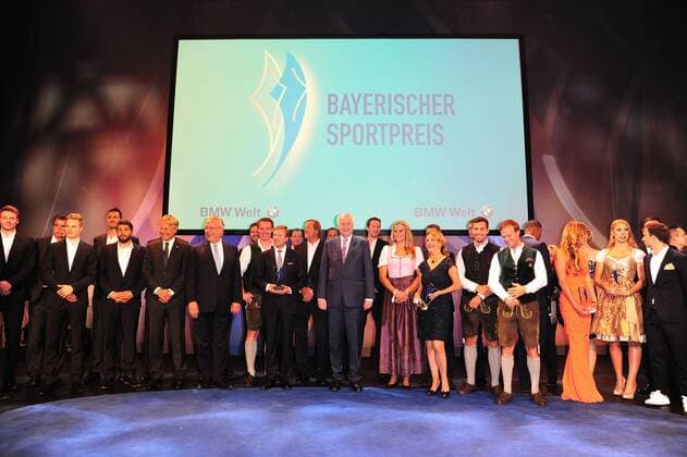 Gruppenbild um Gastgeber Horst Seehofer bei der Verleihung Bayerischer Sportpreis am 16.07.2016 in München Verleihung Bayerischer Sportpreis 2016 in Muenchen 