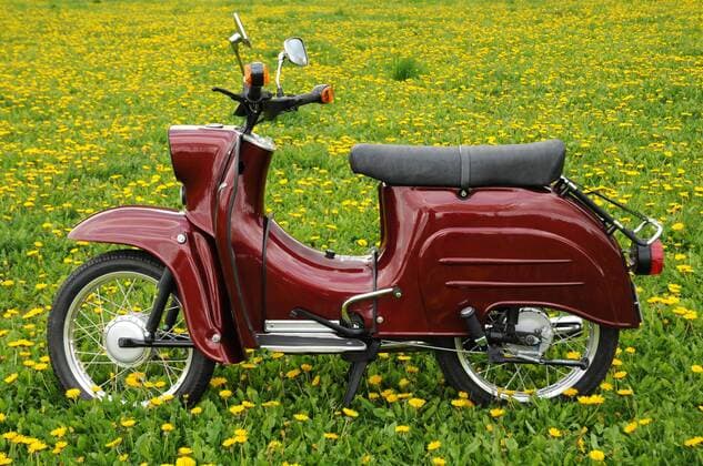 Moped im Gras  1038803101