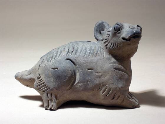 Chinese Zodiac animal - the Rat, unglazed, incised grey pottery. WHA  !ACHTUNG AUFNAHMEDATUM GESCHÄTZT! Copyright: WHA UnitedArchivesWHA_765_DMC