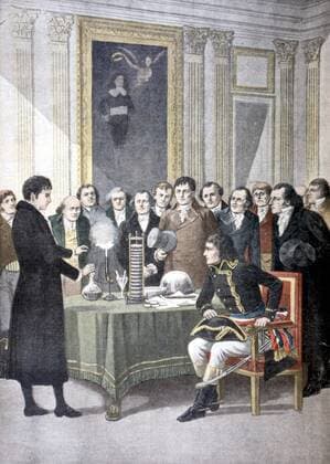 Alessandro Volta (1725-1827) Italian physicist, demonstrating his pile (battery) to Napleon. From Le Petit Journal , Paris, 1901. WHA  !ACHTUNG AUFNAHMEDATUM GESCHÄTZT! Copyright: WHA UnitedArchives0390000289